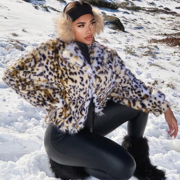 Thick & Warm Faux Fur Leopard Print Long Coat Elegant High-End Design/Winter